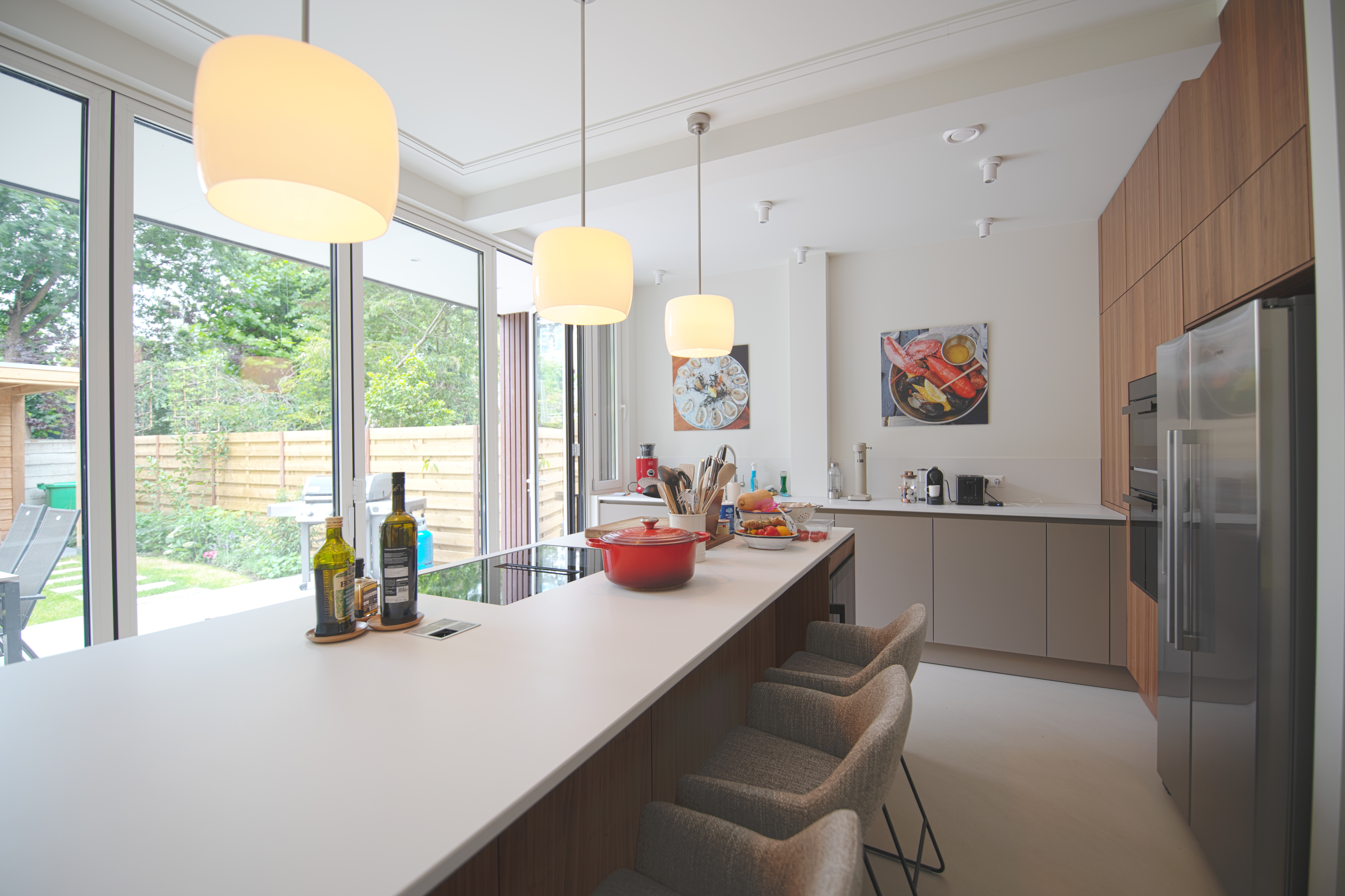 Heerlijk groot kookeiland in totaal gerenoveerde woning in de Bomenbuurt