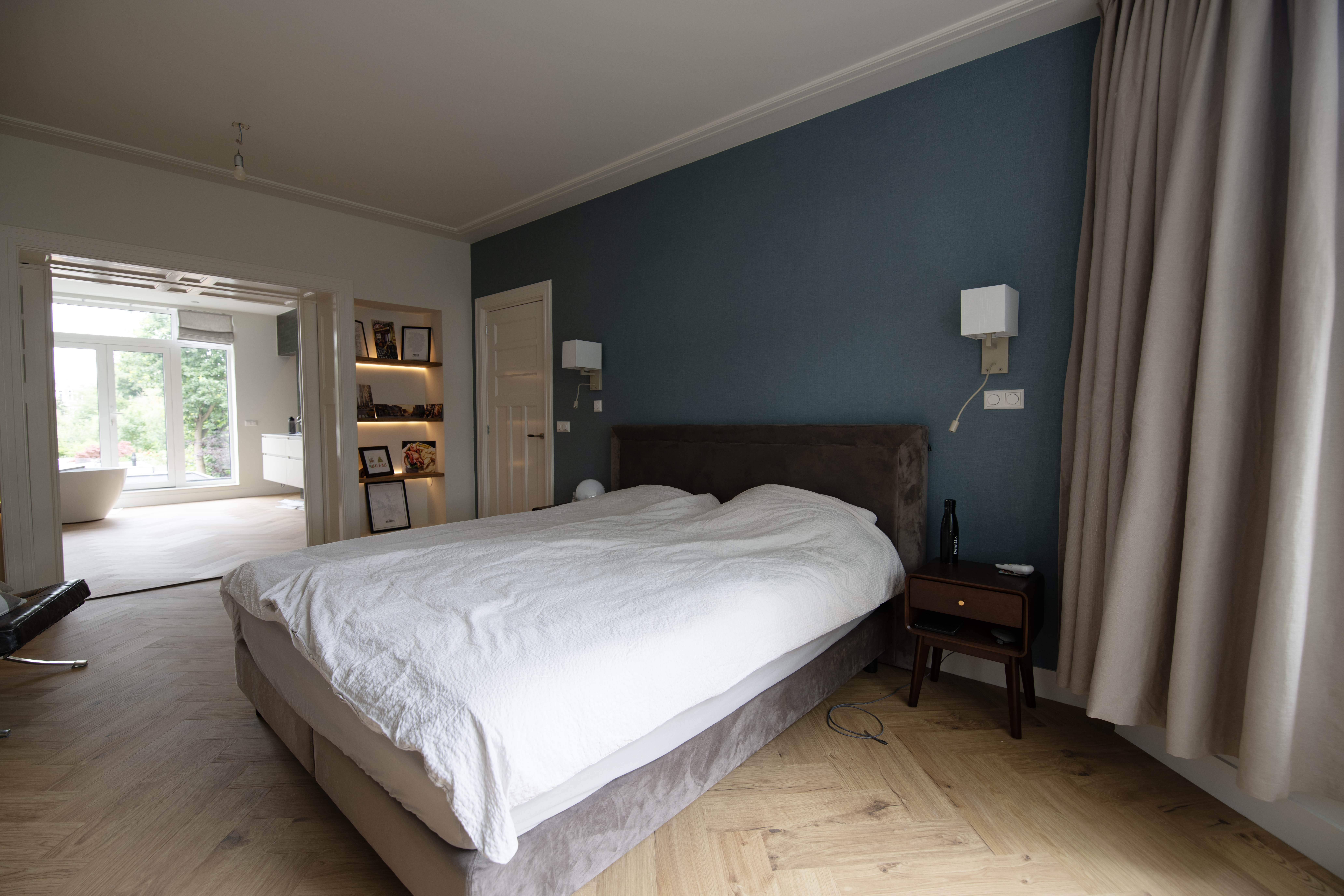Master slaapkamer gerealiseerd door Kopen na Kijken in de Bomenbuurt in Den Haag