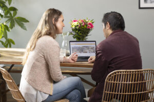 Samen bouwval zoeken op Funda die potentie tot droomwoning heeft